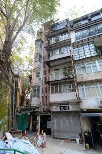 堅彌地街 15-17號
