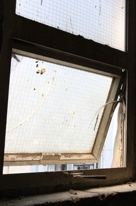 窗戶破損